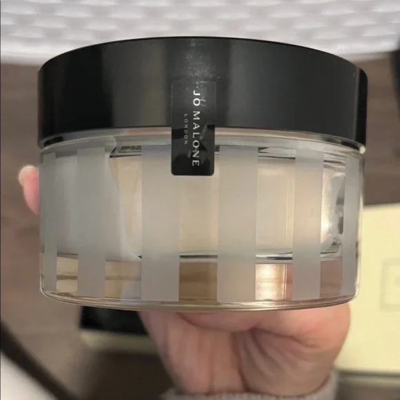 Jo Malone Peony & Blush Suede Body Crème in Black and White - Picture 4 of 4